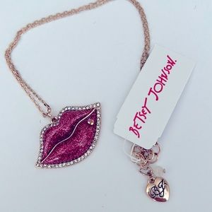 Betsey Johnson pink glitter lips necklace